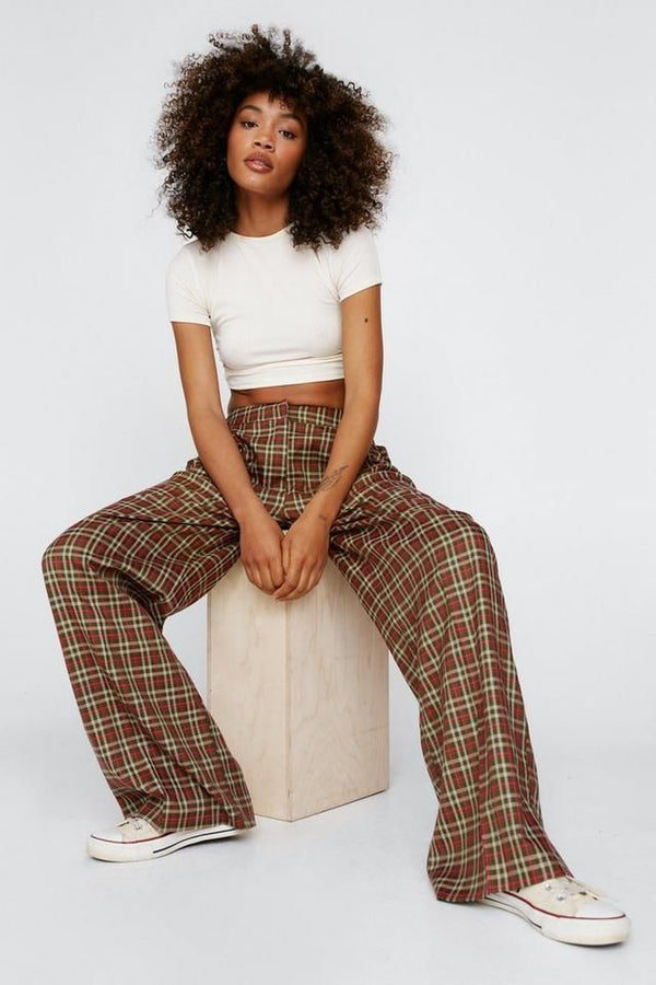 Summer collection featuring trendy women's pants in lightweight fabrics for stylish and comfortable outfits