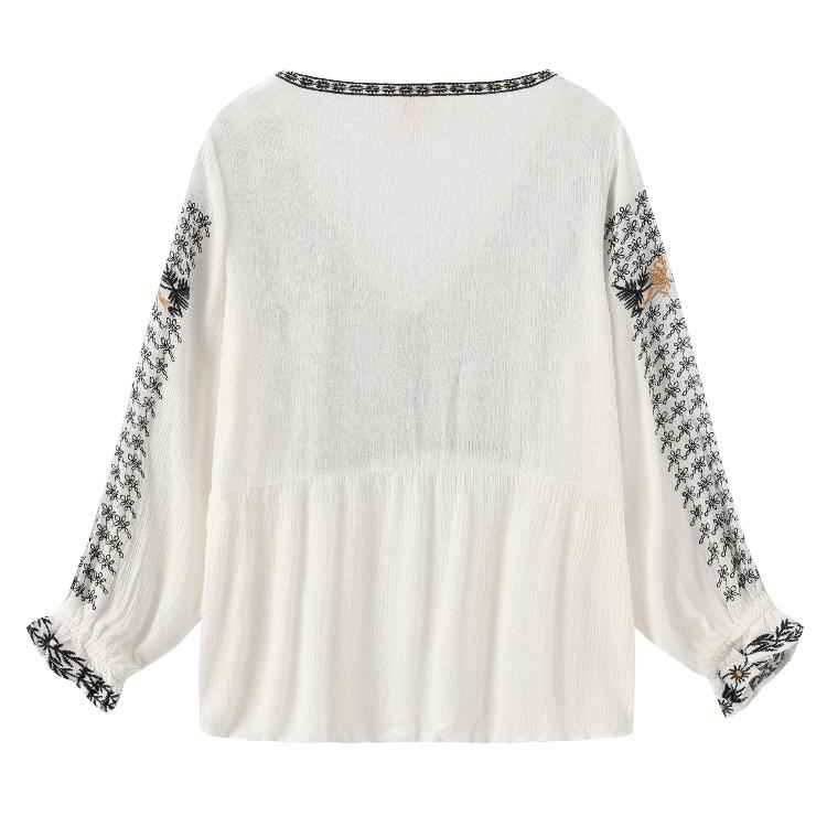Lady Elegant And Refined Embroidered Flared Sleeve Top