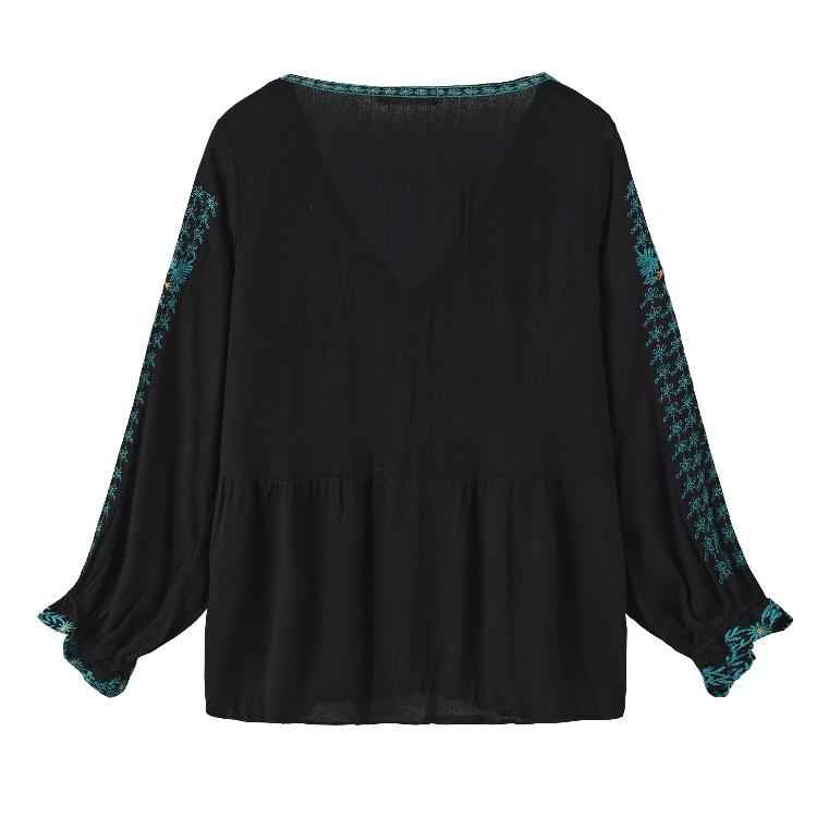 Lady Elegant And Refined Embroidered Flared Sleeve Top