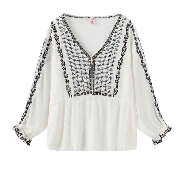 Lady Elegant And Refined Embroidered Flared Sleeve Top